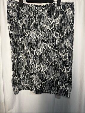 Jules & Leopold Black and White Snake Print Pencil Skirt
